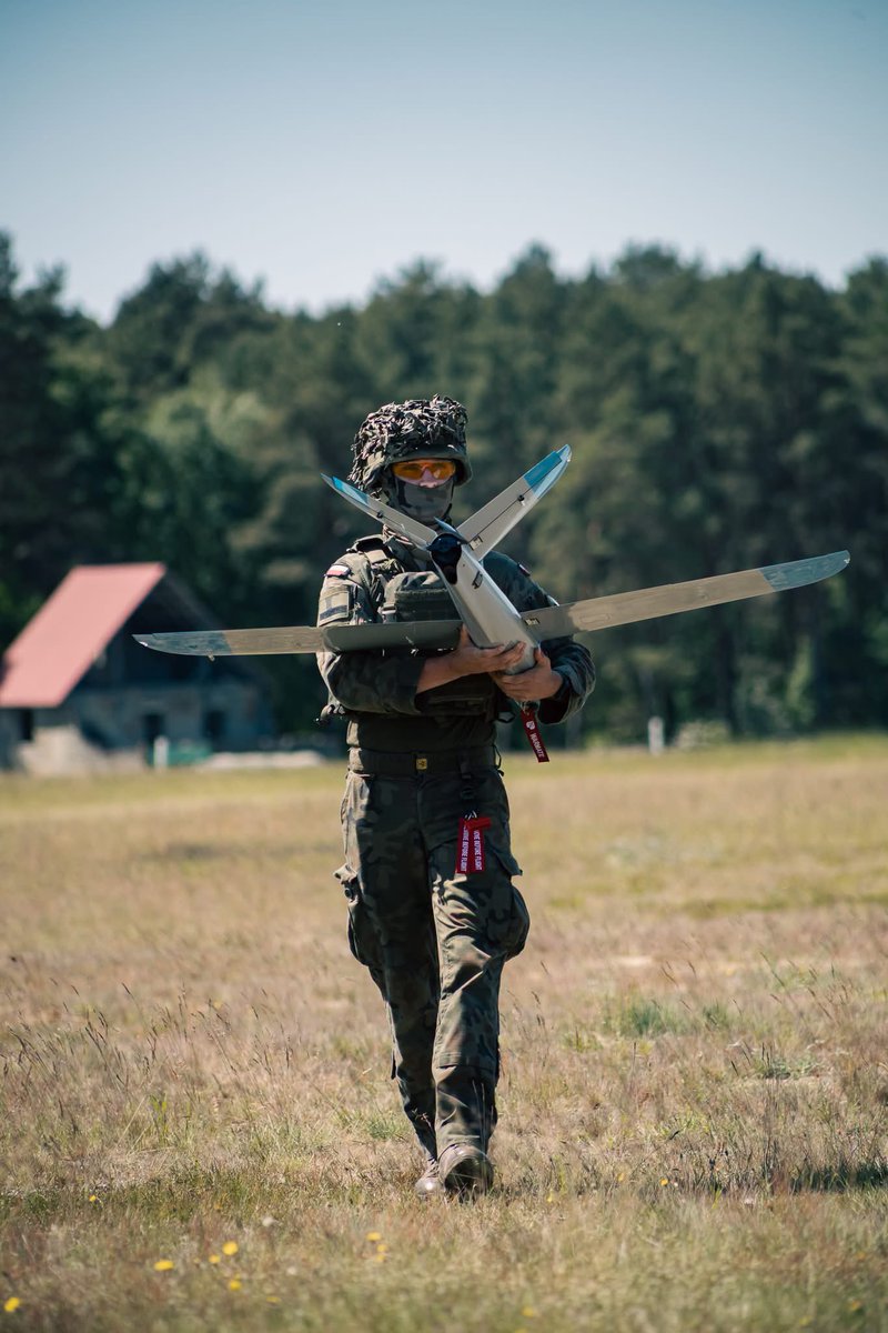 17WBZ's tweet photo. Technologia daje możliwości. O wyniku decyduje wyszkolenie.
Każdy lot, każda procedura i każdy scenariusz to kolejny krok w budowaniu zdolności operacyjnych.
Szkolenie #1bpzmot z wykorzystaniem systemów bezzałogowych FlyEye, FPV i Warmate. https://t.co/uFI7B4vQoG