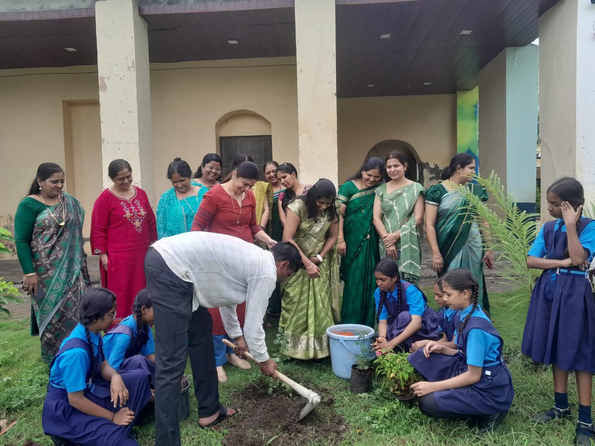 AurangabadCB's tweet photo. Plantation Drive at Cantonment English School under the "Ek Ped Maa Ke Naam" Campaign (2026–27).
Let’s honor our mothers and mother earth, one sapling at a time!
#EkPedMaaKeNaam #MeriLiFE #MissionLiFE #GoGreen #ClimateChange #MinistryOfDefence #TreePlantationDrive https://t.co/umfZX6s9u1