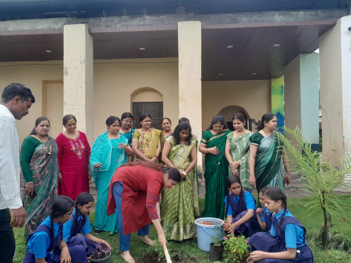 AurangabadCB's tweet photo. Plantation Drive at Cantonment English School under the "Ek Ped Maa Ke Naam" Campaign (2026–27).
Let’s honor our mothers and mother earth, one sapling at a time!
#EkPedMaaKeNaam #MeriLiFE #MissionLiFE #GoGreen #ClimateChange #MinistryOfDefence #TreePlantationDrive https://t.co/umfZX6s9u1