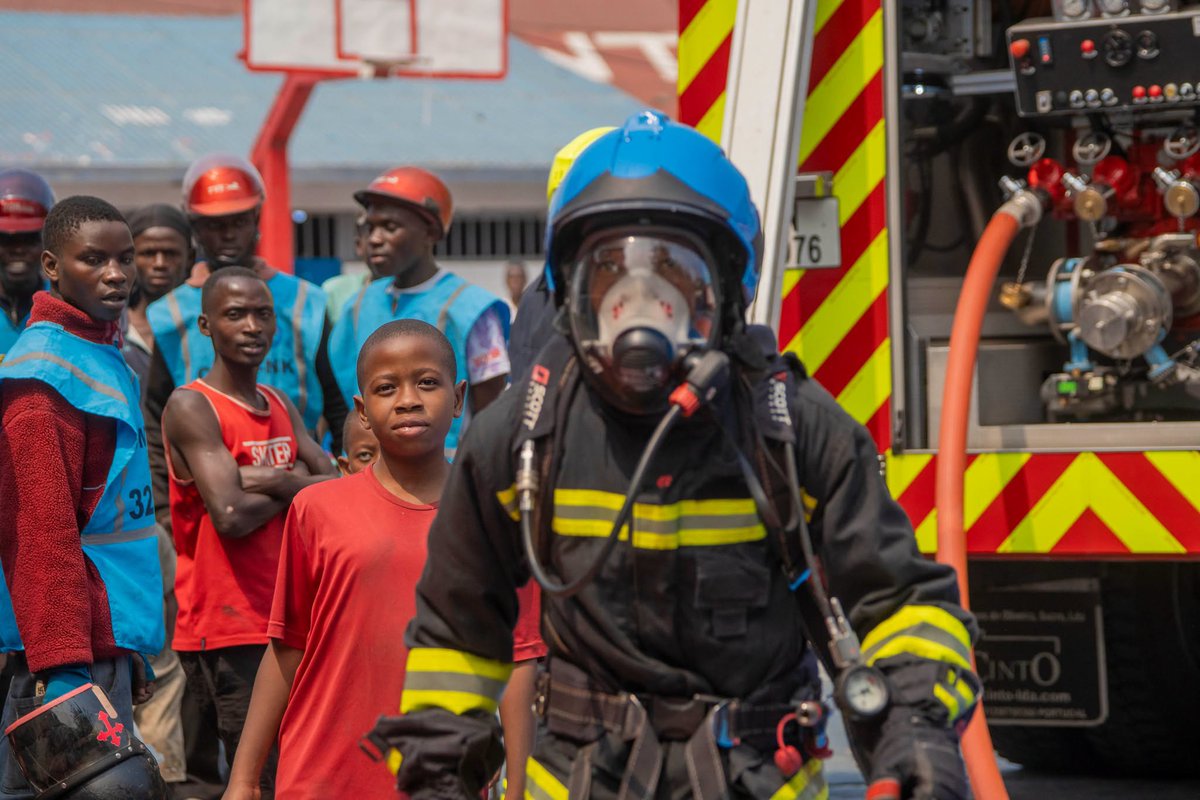 UNPeacekeeping's tweet photo. L'unité anti-incendie de la @MONUSCO est régulièrement appelée à intervenir. Le 14 juillet, les Casques bleus du Bangladesh 🇧🇩 sont intervenus à Bunia, #RDC 🇨🇩. Grâce à leur réactivité &amp; à la coordination avec les services locaux, le feu a été rapidement maîtrisé. 
@BangladeshUN1 https://t.co/iEXTbxYcxx