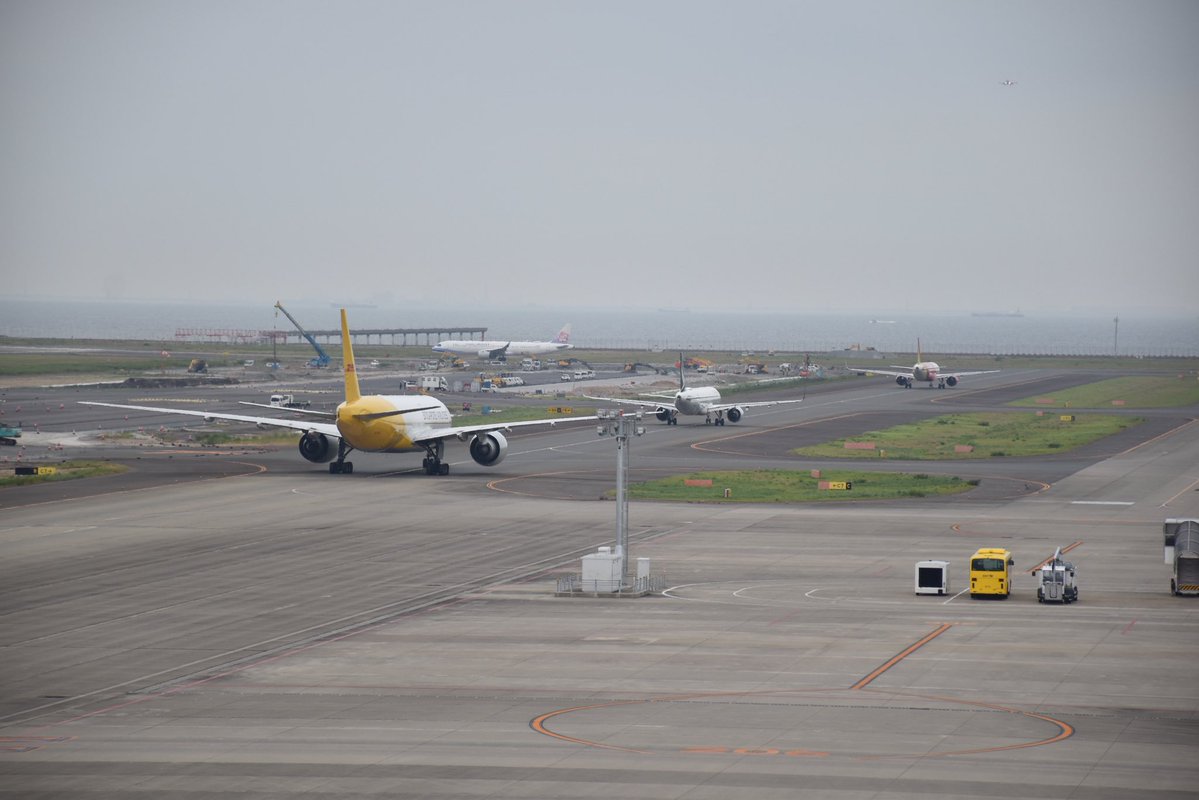 6627nena's tweet photo. 2026/8/3   中部国際空港
DHL7445便 中部国際空港行き B777-F 9V-DHC
1時間8分遅れで到着しました
 #中部国際空港 
 #DHL 
 #ボーイング777 https://t.co/bDKhPLJTR1