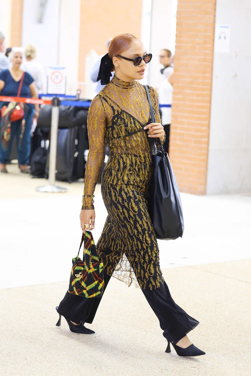 X-এ VOGUE JAPAN: 