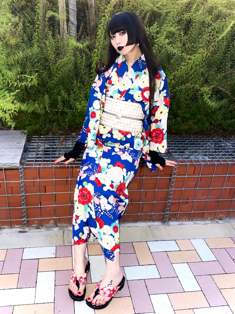 himari_tsuki's tweet photo. to everyone who likes japanese goth girls in yukata

浴衣を着たゴスガールがすきなみんなへ https://t.co/iKyMIst0Eu