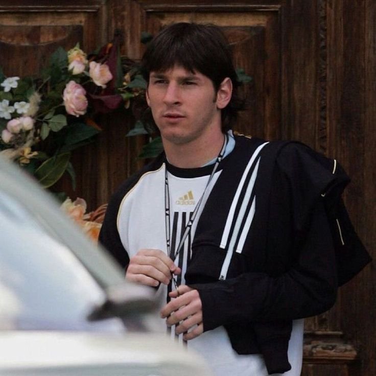theguy_feranmi's tweet photo. Dressed like an average guy, playing like an alien. Young Messi era hit different https://t.co/K3Y36GzEf5
