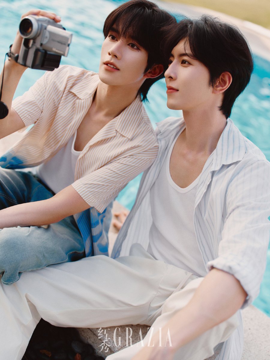 XINGQIUGLOBAL's tweet photo. 03082026 红秀GRAZIA WEIBO UPDATE

Day turns to night, and seasons shift with the light. In the quiet of the evening, we find silent solace, sensing each other's presence in the calm; stepping out into the bright daylight, we embrace summer’s unique blend of effortless ease and vibrant warmth. As scenes shift and atmospheres weave between cool and warm, through deep darkness and fading twilight, we walk side by side—always together.

🔗https://t.co/Wzkn0pbd4i

XINGQIU GRACES GRAZIA
#XINGQIUforGRAZIA 

#ELIOTHUANG #HUANGXING #黄星 #KIPUKAQIU #QIUDINGJIE #邱鼎杰 #XINGQIU #XYQQJ #DESIRE4
