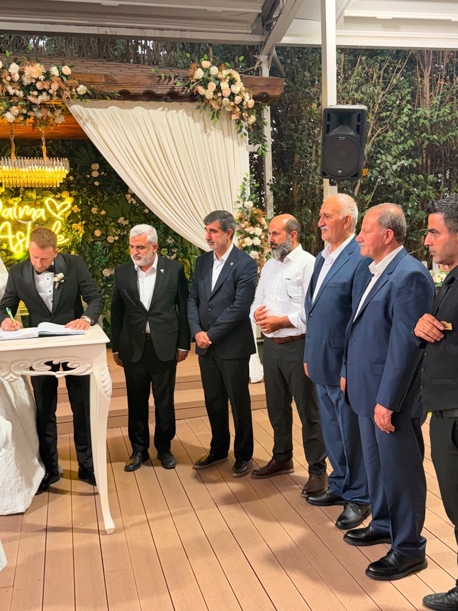 MehmetEsin_'s tweet photo. Muhammed Zeki Özcan kardeşimizin nikah şahidi olarak 'Özcan ve Şentürk' ailelerinin mutluluklarına ortak olduk.
​Rabbim, genç çiftimize bir ömür boyu huzur ve iki cihan saadeti nasip eylesin... https://t.co/FbpVQZPTfS