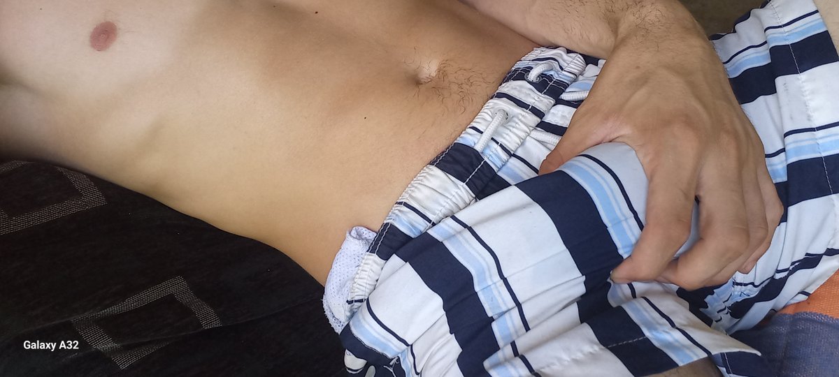 keaniecrous's tweet photo. It's monday #bored #hornygay #nsfwtwtًً #outside https://t.co/4LVlifSQie