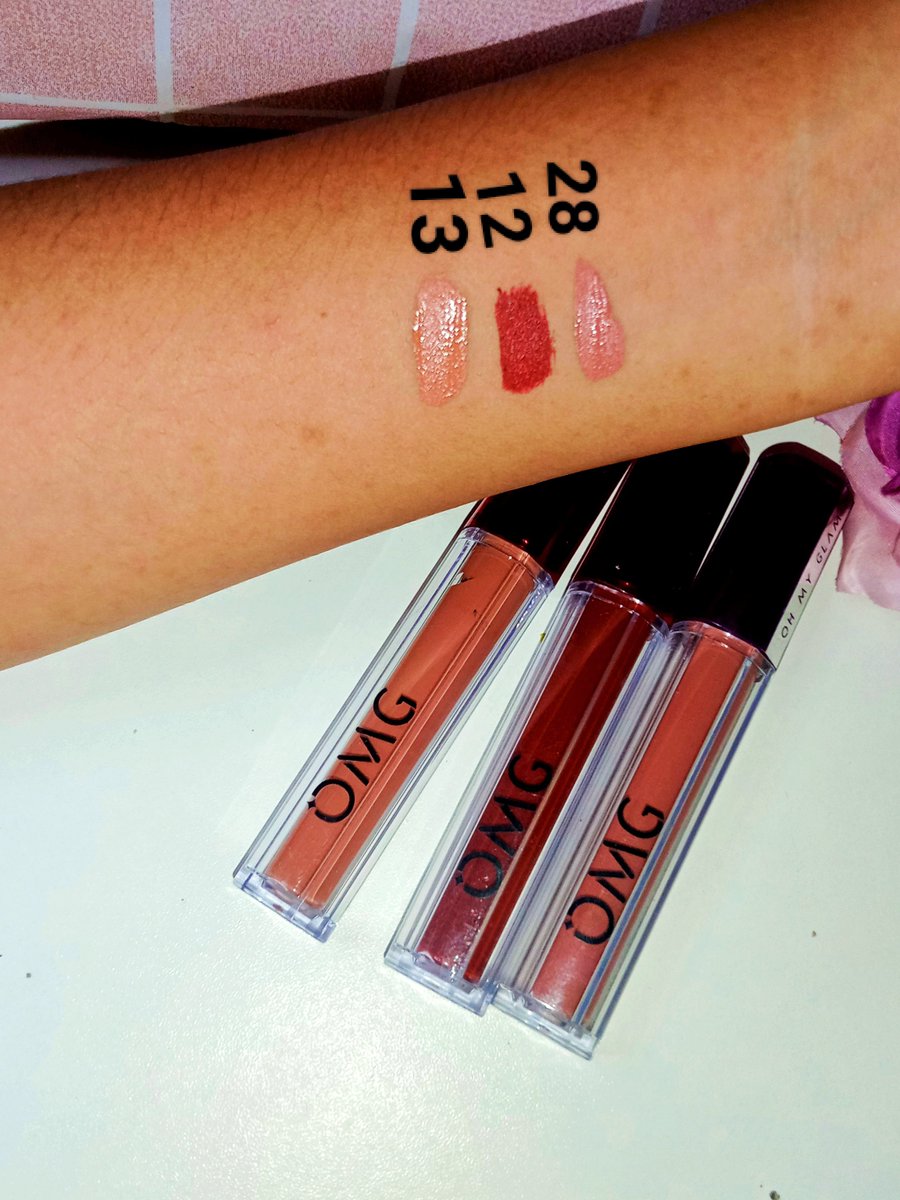 xzewdi's tweet photo. Awalnya coba karena murah… tapi kok malah jadi favorit 😭💄
Teksturnya enak, gak bikin bibir kering, dan warnanya masuk semua!

Worth it banget sih ini 👇
https://t.co/wWFziPsteB https://t.co/LJawCIWWpG