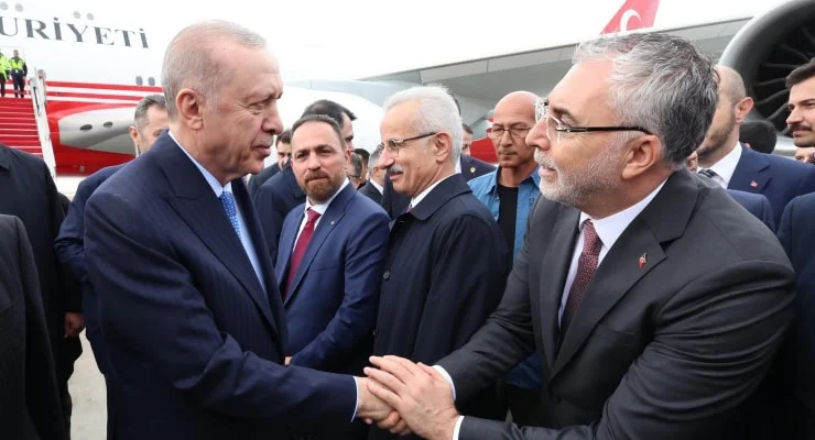 adaletvegokce's tweet photo. Sayın Cumhurbaşkanım;  
@RTErdogan 

Bu adaletsizlik ya size hiç anlatılmadı ya da 1999-2008 arasında sigortalı olan milyonlarca çalışan gözden mi çıkarıldı?

@isikhanvedat 
#KademeAcil
#KademeHak
#KademeYasaya https://t.co/uEYFRcB5r8