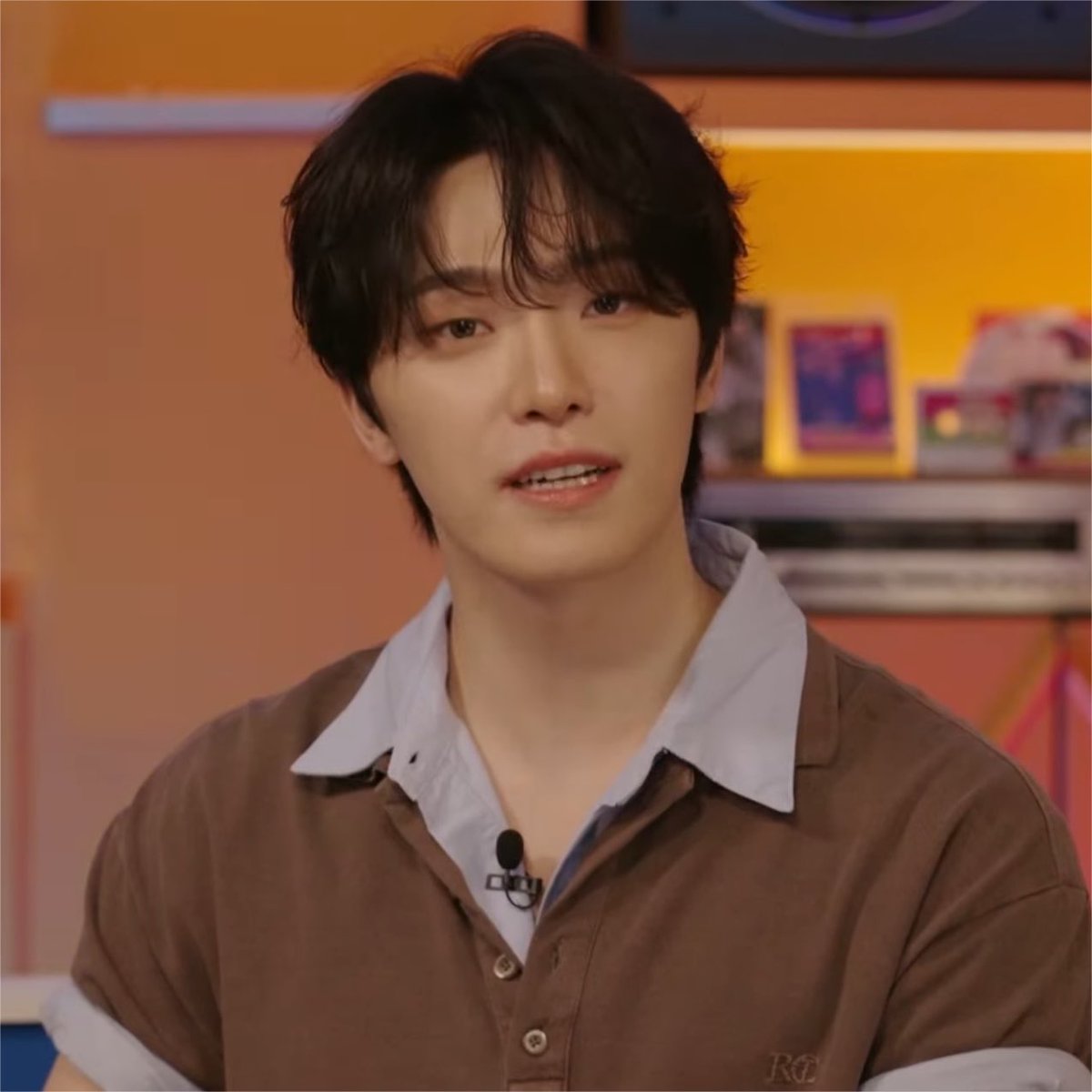 lunehoon's tweet photo. dino said there aren’t that much people who uses usb in listening to music but for the concept, they used it. and the cassette version is his favorite! and there still might be people who has cassette players in their home from their parents 😆 https://t.co/Gm3RIiWpsD