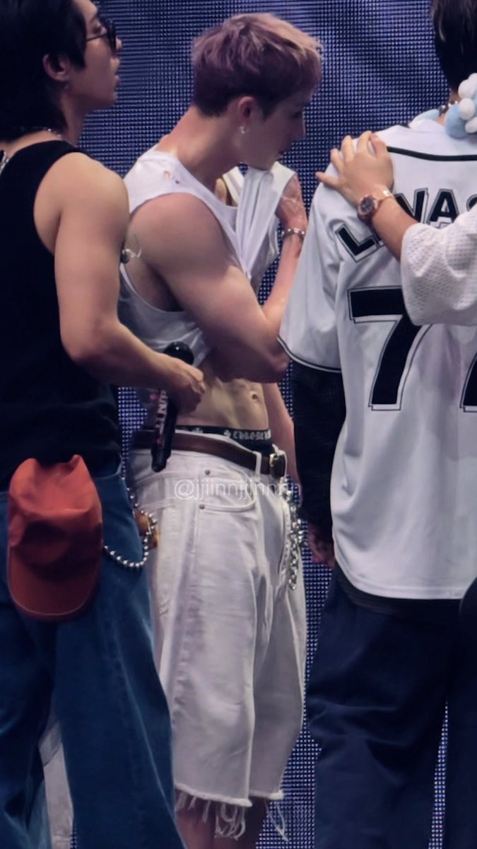 channieschild's tweet photo. the damn v line and the veins fml https://t.co/gqMIPQx4Lx