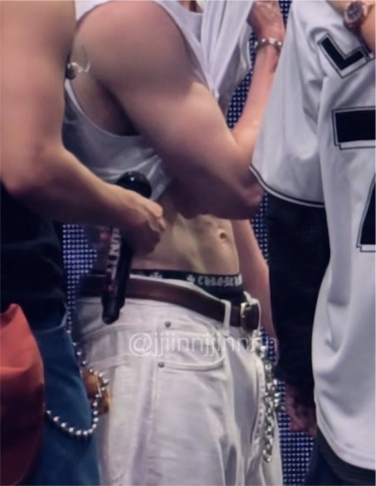 channieschild's tweet photo. the damn v line and the veins fml https://t.co/gqMIPQx4Lx