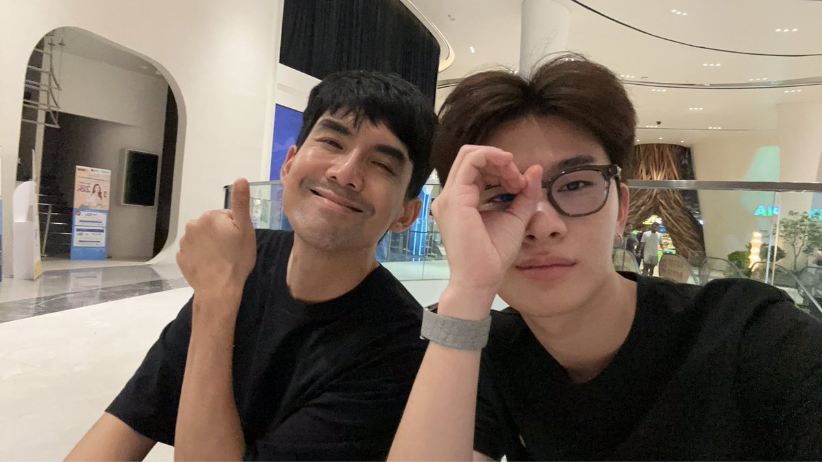 thaichayanon's tweet photo. หมวดโอภาส  vs  ผู้กองเชนอน https://t.co/J4NAk11yrL