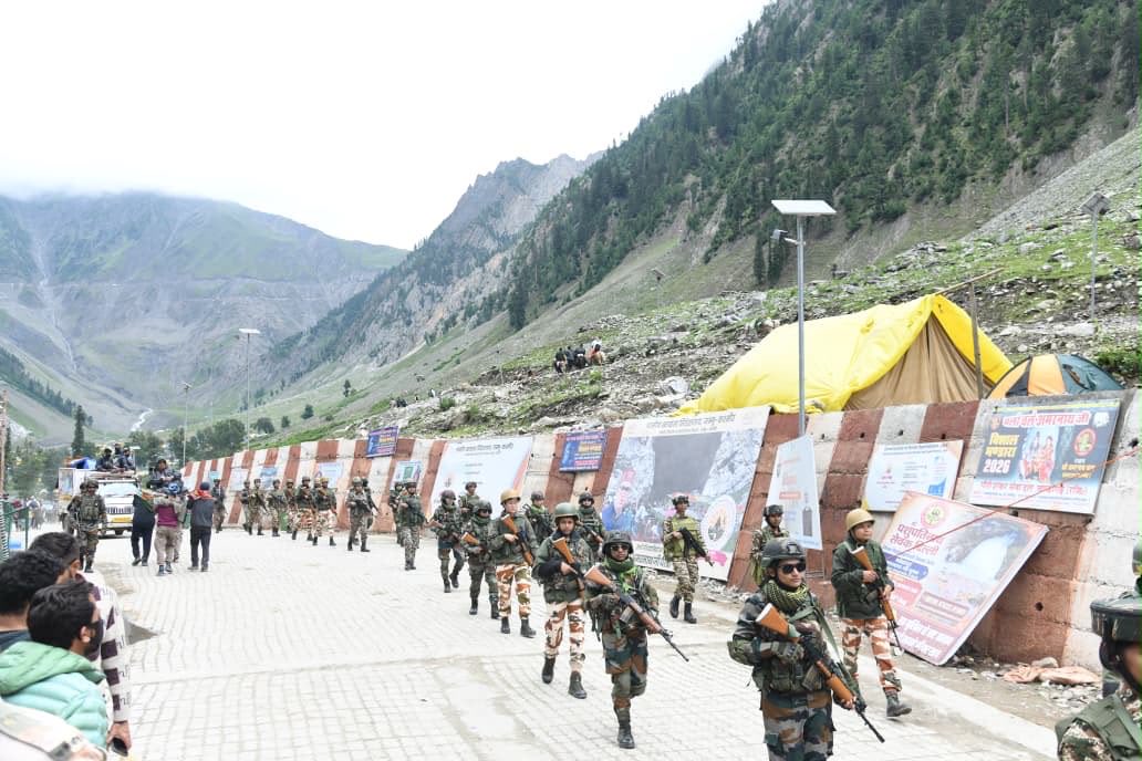 crpf_srinagar's tweet photo. Ensuring a safe &amp;secure #AmarnathYatra, Psnl of #CRPF, #ITBP &amp;Assam Rifle conducted a coordinated joint area domination patrol at Baltal Axis. The joint effort reflects seamless inter-force coordination, operational readiness &amp; commitment to the safety &amp;security of the pilgrims https://t.co/55k2X4kno8