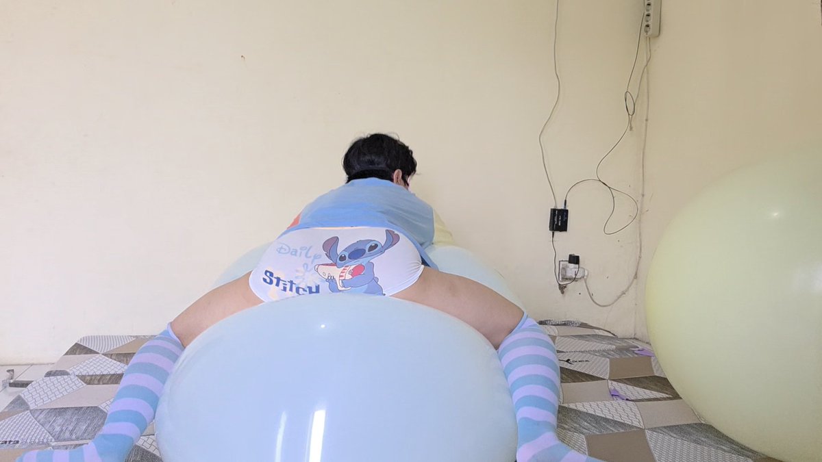 kittialooner's tweet photo. some moments i pop 36" balloons with stitch underwear 🥰 (1/3) https://t.co/U0A45dPADF
