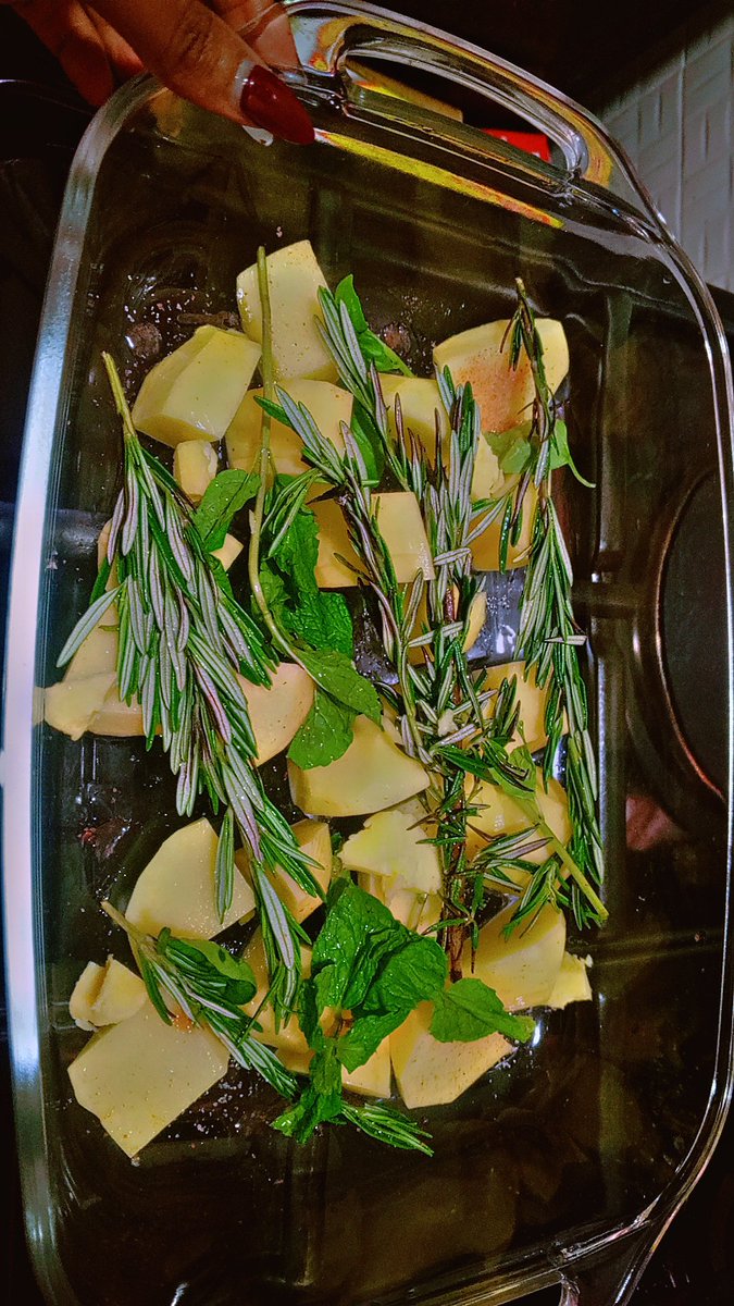 _Open_Sauce's tweet photo. Recipe.exe

Step 1: Butter the potatoes.
Step 2: Add rosemary and mint.
Step 3: Chicken. Sauce. More herbs.
Step 4: Apply heat.

Status: Delicious.
Bug report: There are no leftovers. https://t.co/K6RzOYmsHc