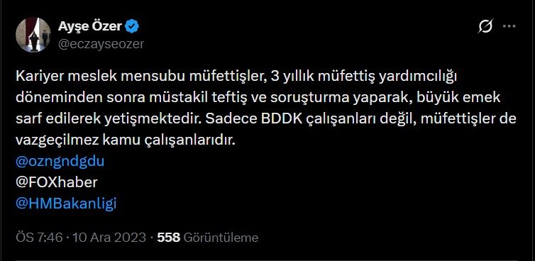 hakangurel28's tweet photo. Sayın Ayşe Özer,

Her meslek grubunun hak ettiği mali ve özlük haklarına kavuşmak için verdiği mücadele saygındır. Merkez denetim elemanları ile merkez kariyer uzmanlarının haklı taleplerine karşı çıkmamız söz konusu değildir. Beklentimiz, aynı hassasiyetin taşra kariyer mesleklerinin hak arayışına da gösterilmesidir.

Üç yıl önce BDDK personeline ilişkin düzenleme gündeme geldiğinde yaptığınız bir paylaşımı bu nedenle yeniden paylaşıyorum. O gün ortaya konulan yaklaşım ile bugün diğer meslek gruplarından beklenen kapsayıcılık ve dayanışma arasında bir tutarlılık bulunması gerektiğini düşünüyorum.

Taşra teşkilatlarında görev yapan kariyer mesleklerin özlük mücadelesi sırasında; “Kurum içerisinden güvenlikten, şoförden, çaycıdan uzman olanlara merkez özlüğü mü vereceksiniz?” gibi küçültücü ifadeler kullanıldı.

Genel seçimler öncesinde sosyal medya ve WhatsApp gruplarında “Çaycıdan uzman olanlar ne biçim çalışıyor, biz ne bekliyoruz?” şeklinde mesajlar dolaşıma sokuldu. Ziyaret ettiğimiz makamların ardından mesleğimiz hakkında eksik veya yanlış bilgiler aktarılması, yürüttüğümüz çalışmaları defalarca sekteye uğrattı.

Bugün sözlerini tutmadığını ifade ettiğiniz kişilerin, geçmişte taşra kariyer mesleklerine de çeşitli sözler verdiğini; ancak bu sözlerin bürokratik itirazlar ve engellemeler nedeniyle kaç defa hayata geçirilemediğini de hatırlatmak gerekir.

Mesleğe giriş, yetişme, yeterlik, görev ve hiyerarşik konum elbette tartışılabilir. Ancak bu tartışma, başka bir meslek grubunu peşinen daha değersiz gösteren veya fedakârlığını önemsizleştiren bir dille yürütülemez.

Ayrıca “biz” şeklinde ifade edilen bütün kariyer mesleklerin her yönüyle aynı veya denk olduğunu ileri sürmüyoruz. Devlet Gelir Uzmanları ile Mali Hizmetler Uzmanlarının yahut BDDK ve SPK gibi düzenleyici ve denetleyici kurumlarda görev yapan kariyer meslek mensuplarıyla diğer meslek gruplarının görev, yetki ve teşkilat yapıları arasında elbette farklılıklar bulunmaktadır.

Ancak bu farklılıklar, taşrada görev yapan kariyer mesleklerin tali görülmesini veya mesleki yeterliklerinin küçümsenmesini haklı çıkarmaz.

Bizim talebimiz, bütün kariyer mesleklerin koşullarının birbirinin tamamen aynısı olduğunun kabul edilmesi değildir. Talebimiz; mesleğe giriş, yetişme, yeterlik, görev, yetki, sorumluluk ve geçmişteki özlük dengeleri dikkate alınarak adil ve hakkaniyetli bir düzenleme yapılmasıdır.

Nitekim 666 sayılı KHK öncesinde birçok kariyer meslek arasında mali ve özlük hakları bakımından daha dengeli bir yapı bulunmaktaydı. 646 ve 666 sayılı KHK’larla bu dengenin değiştiği ve bazı kariyer mesleklerin yaklaşık 15 yıla yayılan önemli hak kayıpları yaşadığı bilinmektedir.

Kariyer Büro Sendikası olarak taşrada görev yapan kariyer meslekleri bir araya getirerek bu kayıpların giderilmesi için mücadele ediyoruz. Kamuoyuna yansıyan herhangi bir kariyer meslek düzenlemesinde, mevzuatta kariyer meslek olarak kabul edilen ve yıllardır bu haklar için mücadele eden kadroların kapsam dışında bırakılmasına itiraz etmemiz son derece doğaldır.

Sizin kendi meslek grubunuzun düzenlemeye dâhil edilmesi için gösterdiğiniz çaba ne kadar meşruysa, bizim temsil ettiğimiz meslek gruplarının kapsam dışında bırakılmaması için gösterdiğimiz çaba da aynı ölçüde meşrudur.

Bu mücadelenin çatısı ve yöntemleri zaman içerisinde değişebilir; ancak adalet ve hakkaniyet talebi değişmez. Biz de hiçbir meslek grubunu değersizleştirmeden, kendi mesleklerimizi değersizleştiren söylemlere sessiz kalmadan ve haklarımızı elde edene kadar mücadelemizi kararlılıkla sürdüreceğiz.

@KariyerBuroSEN