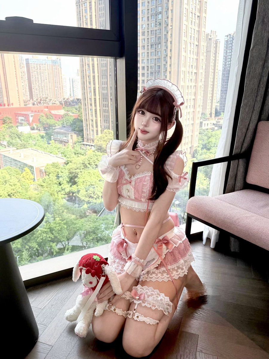 misiamilanowska's tweet photo. 穿这套坐哥哥身上，不会被我秒了吧？哈哈
#母狗 #处女 #学生 #萝莉 https://t.co/lUhZVI3SME