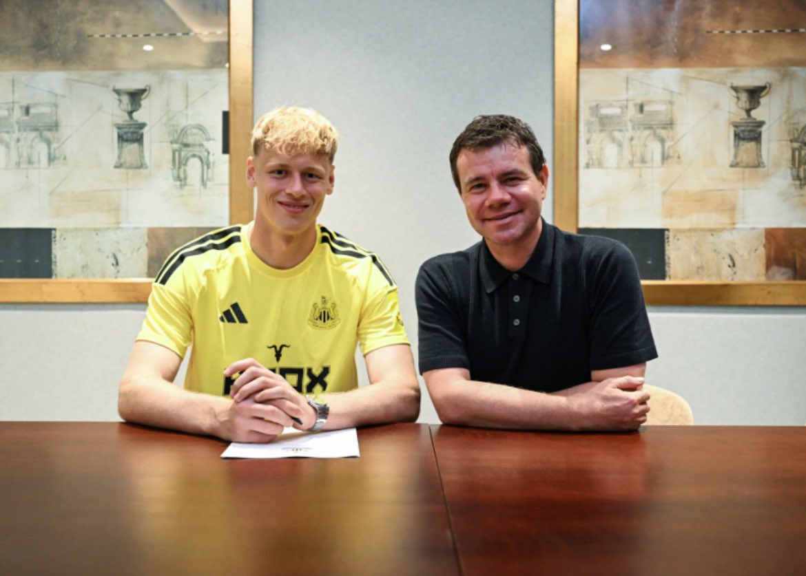 SkySports_Keith's tweet photo. 💰 ✍🏼 Newcastle take their outlay to around £135m this summer, with the arrival of Lukáš Horníček from SC Braga. 

Sporting Director Ross Wilson: 

🗣️ “Lukáš’ progress in recent years has been remarkable and he has firmly established himself as one of Europe’s top young goalkeepers.

🗣️ “We knew there would be no shortage of clubs interested in acquiring Lukáš this summer after everything he achieved last season, but it quickly became evident how keen he was to be a part of what we are building here.”
#NUFC 🧤