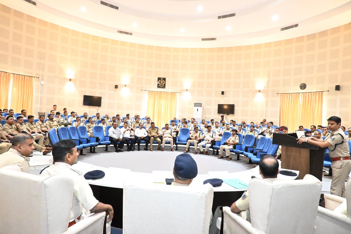 BrPoliceAcademy's tweet photo. बिहार पुलिस अकादमी, राजगीर में दिनांक 03 अगस्त 2026 से बिहार पुलिस सेवा के 56वें से 59वें बैच के सीधे नियुक्त पुलिस उपाधीक्षकों के अनिवार्य सेवाकालीन प्रशिक्षण-1 (ISTP-1) का उद्घाटन सत्र आयोजित किया गया। https://t.co/3IXIoflW9I