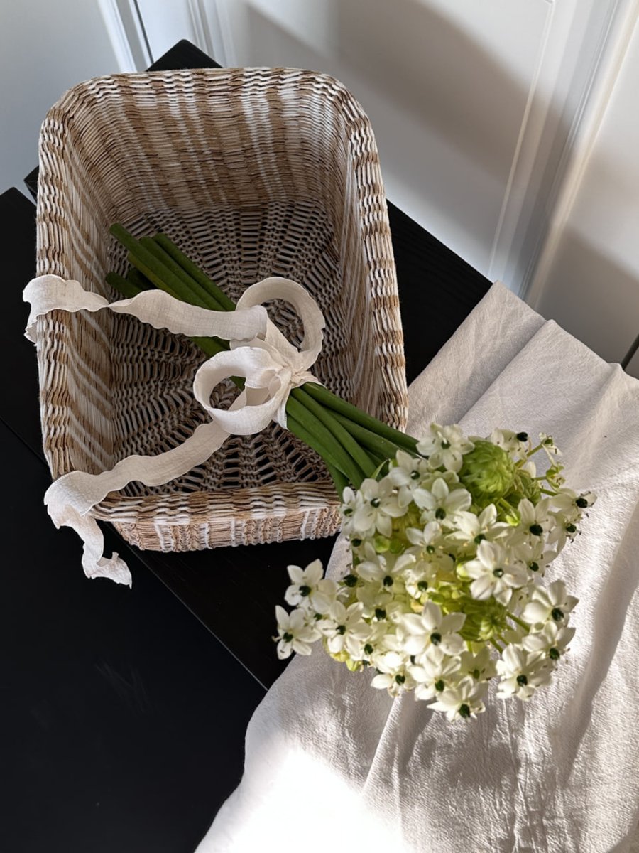 tekten38242's tweet photo. Flowers are everywhere in my home! Flowers are the best soft furnishings for the home💐 https://t.co/VfnHCrXhi5