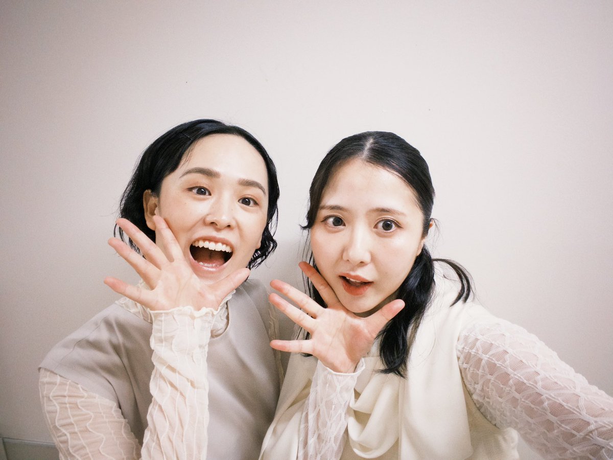 misss__5's tweet photo. 本日近藤は初日を迎えました！
そして杏春ちゃんの千秋楽でもありました！かわいい！
この公演が始まる前から一緒に切磋琢磨したえりなしゃ！
無事に公演が迎えられました…やっぱり舞台上が好き！
明日はみっちゃん！
また明後日お会いしましょう🙏
本日はご来場ありがとうございました！ https://t.co/RWJnmOwxP4