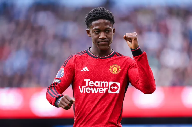 UtdXclusive's tweet photo. 🚨 JUST IN: Lisandro Martínez, Kobbie Mainoo, and Marcus Rashford will re-join the squad after the match against PSG. 

[@TyMarshall_MEN] https://t.co/w9gJSBvJVh
