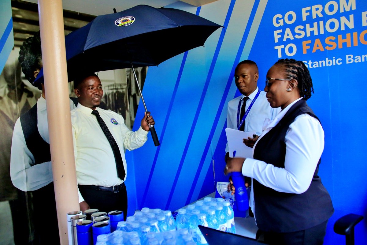 kyuconvocation1's tweet photo. As a token of appreciation, the Convocation team presented gifts to the branch staff. Hon. Mbogo Kenneth also encouraged students, staff, and alumni to consider Stanbic Bank as their banking partner.

#KyambogoUniversity #Convocation #StanbicBank #Partnership https://t.co/9M5uCmD8A9