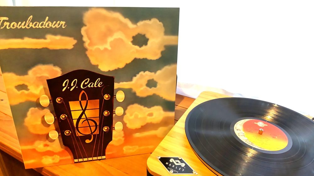 Yoko4193's tweet photo. #NowPlaying

J. J. Cale - Troubadour (1976)

1979年日本盤再発。クラプトンがカバーして有名になった「Cocaine」収録。やってることいつも同じなのに、毎度毎度カッコよく心地いい。 https://t.co/kTynjT3RMb