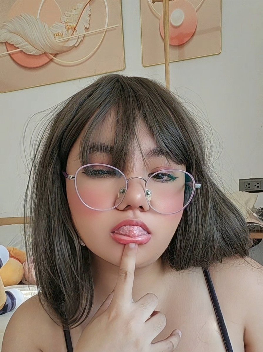 queenchipot18's tweet photo. 😝 https://t.co/QCgW1C51vN