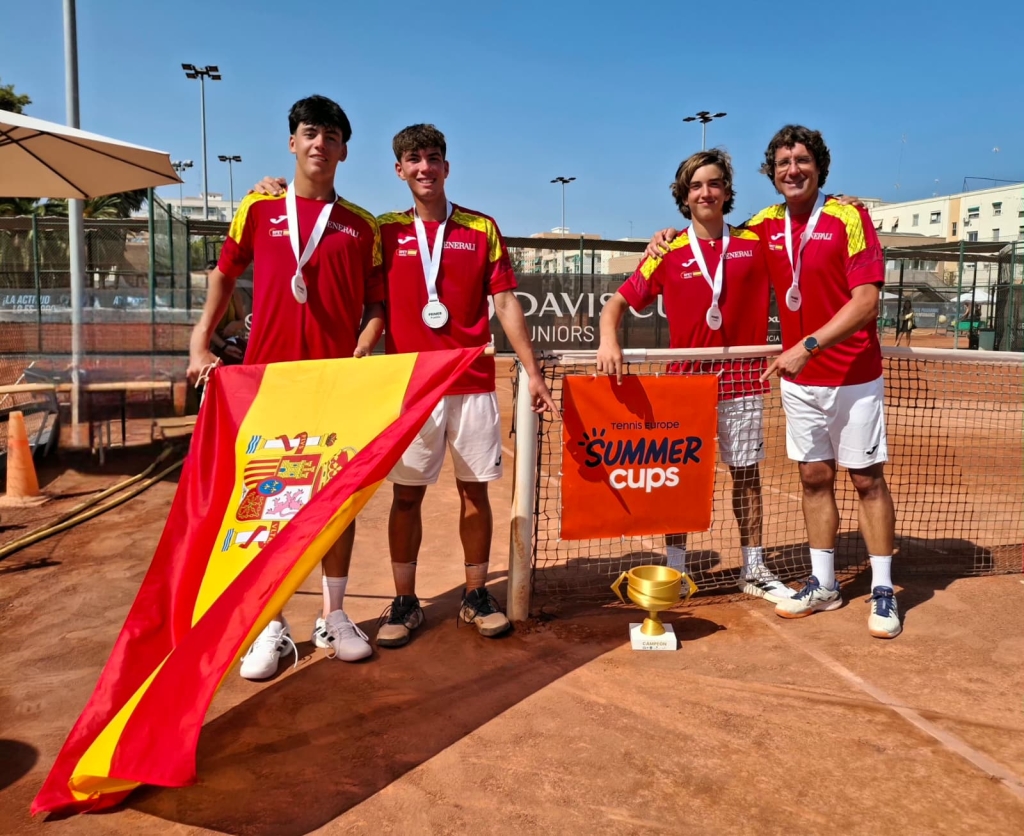 fedetenismadrid's tweet photo. 👏  Fernando Fontán y Ailish García contribuyeron esta pasada semana a la clasificación de la selección española sub16 para la fase final de las Copas de Verano.
🍀  Mucha suerte para los dos equipos de cara a la fase final que da comienzo este lunes. https://t.co/nwMQhBSIfL