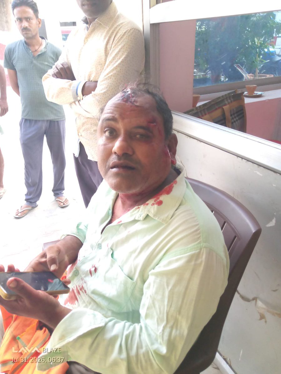 BHARMYDEVIPATAN's tweet photo. @bahraichpolice @DMBahraich 
भैया जी अभी @BhimArmyChief तक कोई कार्यवाही नहीं हुई है भाई जी पीड़ित परिवार 4 दिन से आपने treatment me लगा था पहला एप्लिकेशन घटना के दिन दिया गया था लेकिन उसको गलत बता दिए थे तो चेंज करवा दिए थे लेकिन अभी कोई fir भी नहीं हुआ है https://t.co/TCpyoerZad