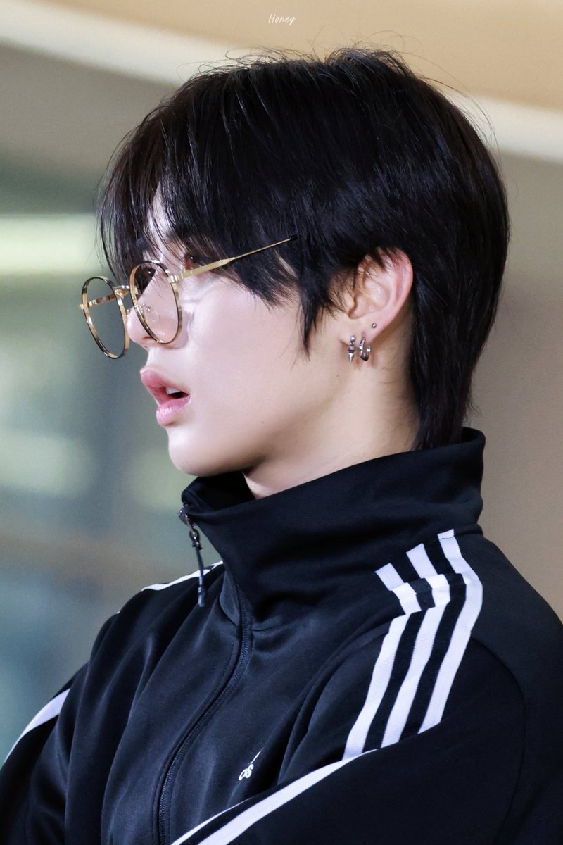 BeeeS2_'s tweet photo. 옆얼굴 진짜 좋아하는사람같당
근데맞는말이야 https://t.co/y8kpzLJLEv