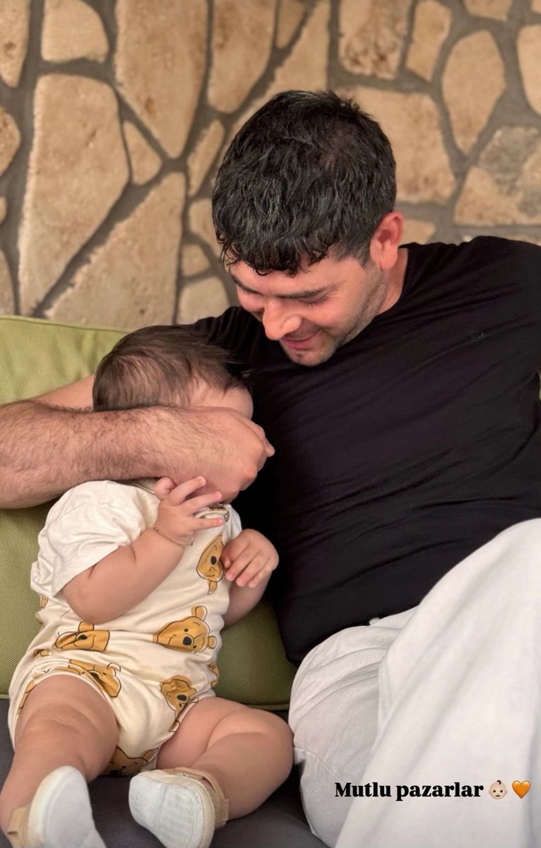 Ale687995's tweet photo. Pure pride🫠
Pure tenderness🫠
Moments like these are unforgettable Mashallah
May happiness, good health, and countless blessings follow him throughout his life 👶🍯🧿❤️
@barisbaktas 
#BarışBaktaş 
#AdarDorukBaktaş https://t.co/Db6Gcrf0JJ