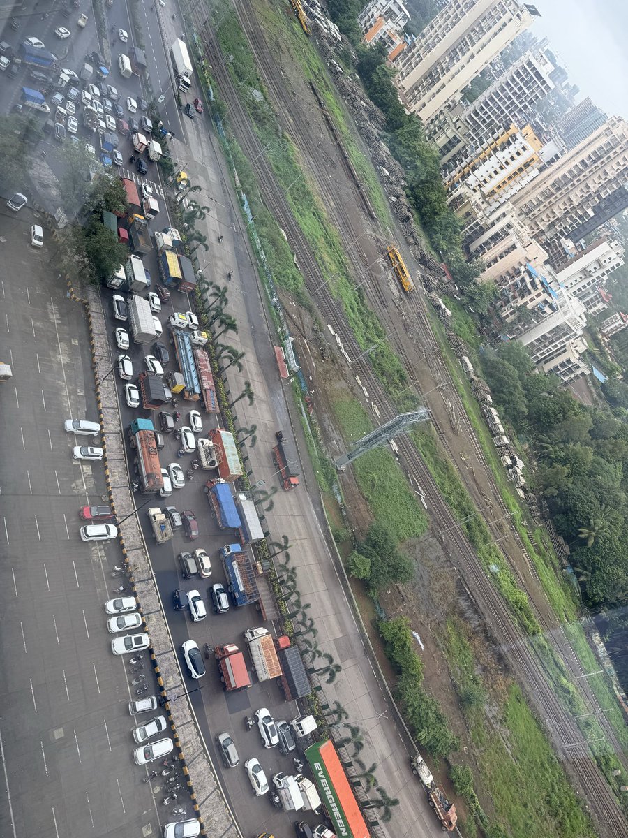 ss_ssingh's tweet photo. Another day same unprecedented #TrafficIssue near #PawneFlyover across #ThaneBelapurRoad. @Navimumpolice @NMMConline https://t.co/dNshY08cY3