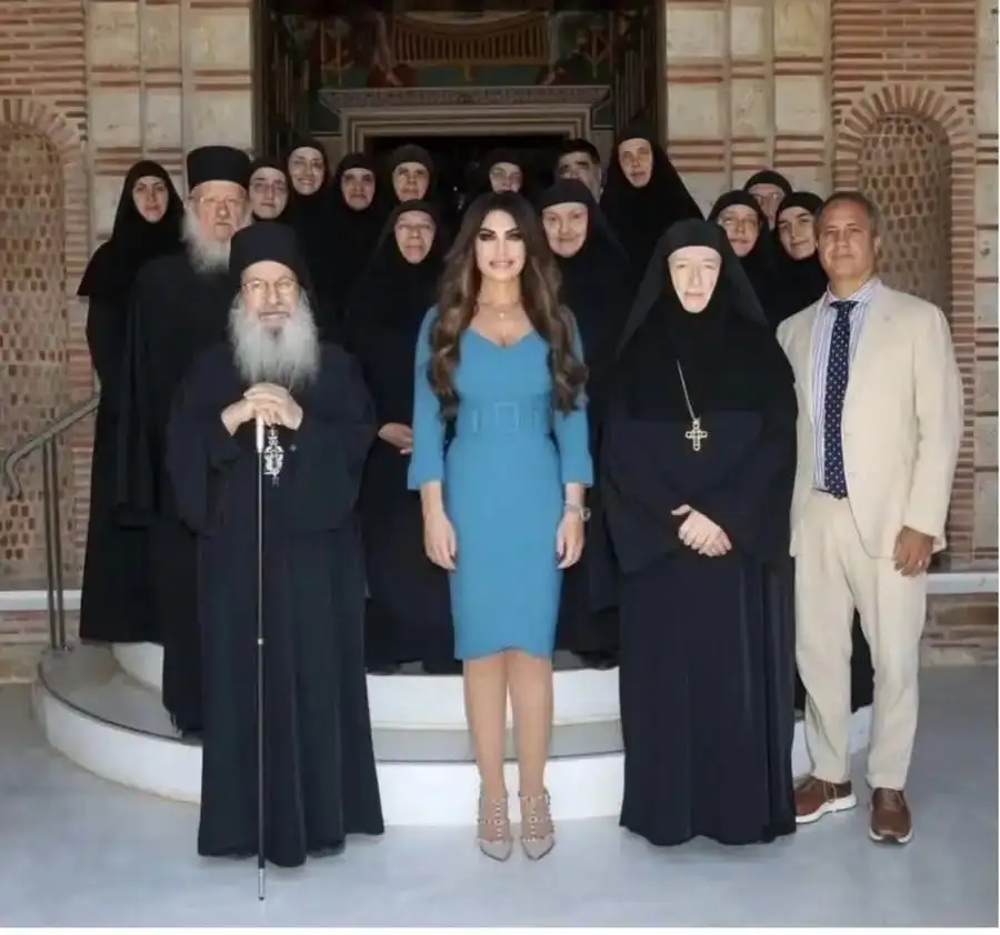 horexitoueater's tweet photo. Το "τι σταυρό κουβαλάμε;"... στην κυριολεξία. https://t.co/KzxWPefhzR