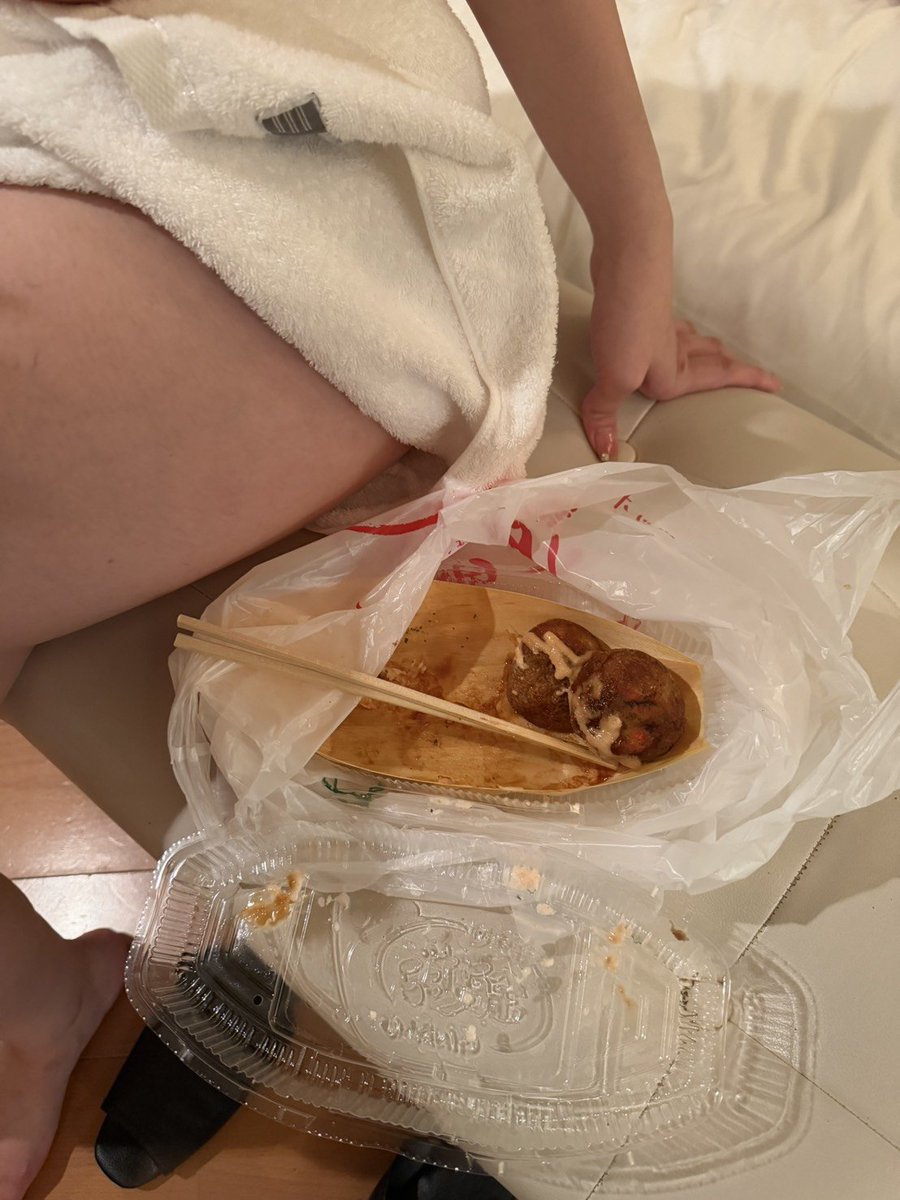 Tokyonwbq's tweet photo. 散歩でお腹減ったので
栄養補給〜 https://t.co/2cmN66hlaQ