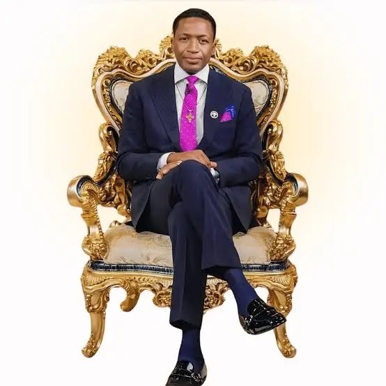 noto2030's tweet photo. HE CANNOT FIX OUR LIVES ONLY CREATE FAKES!
Mnangagwa will never solve our economy so we all live decently. All he knows how to do is manufacture fake billionaires, fake opposition, fake Varakashi supporters and fake prophets. This is absolutely disgusting! https://t.co/noSrZ1Ta3o