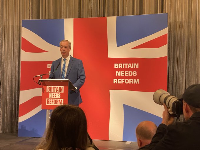 greeksinartcon1's tweet photo. @RachelD1892 #freedomcry The duty of the right thinking politicians is to save the nation, not their own petty differences.
#FARAGE AND #LOWE UNITE TO SAVE THE NATION FROM THE HARPIES OF #LABOUR PARTY!!! https://t.co/iJrcaihFpw