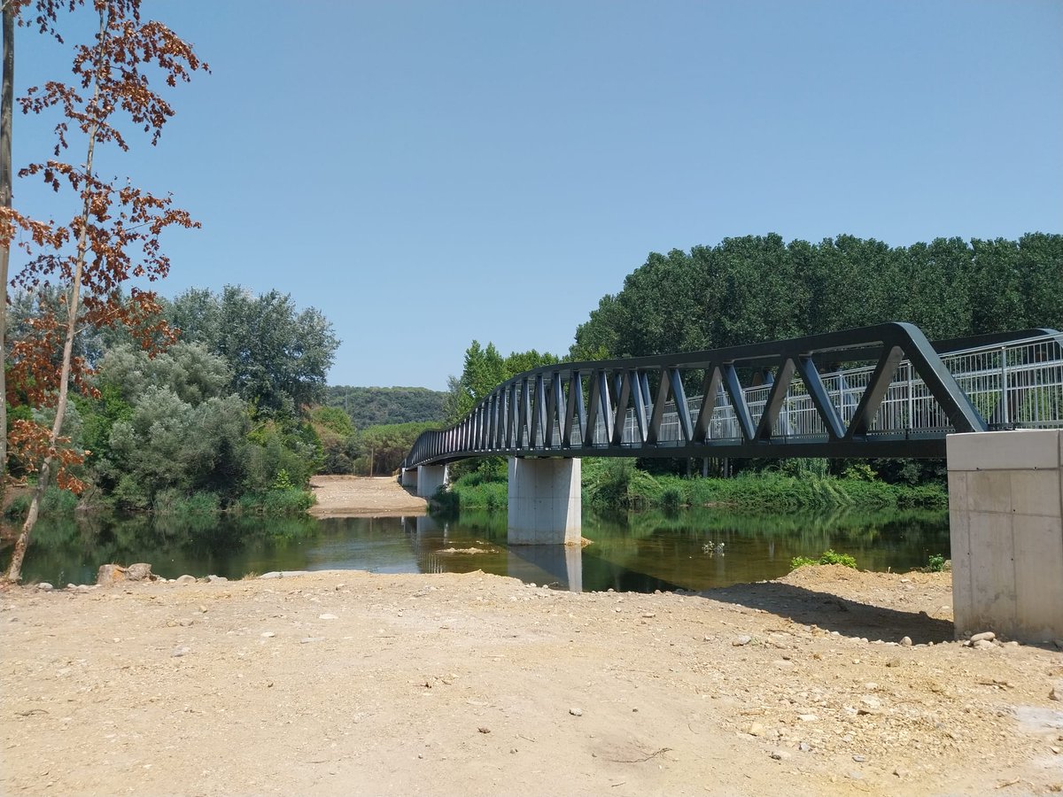 ecoviesgi's tweet photo. ⚠️Us recordem que la nova passarel·la entre Bescanó i Sant Gregori és d'ús exclusiu per a vianants i bicicletes. No està permès el pas de cavalls ni de vehicles de motor. #EcoviesGi

🔗Consulteu l'Ordenança reguladora d'usos per a més informació: https://t.co/X0ly7w956f https://t.co/UUm9mCV91L