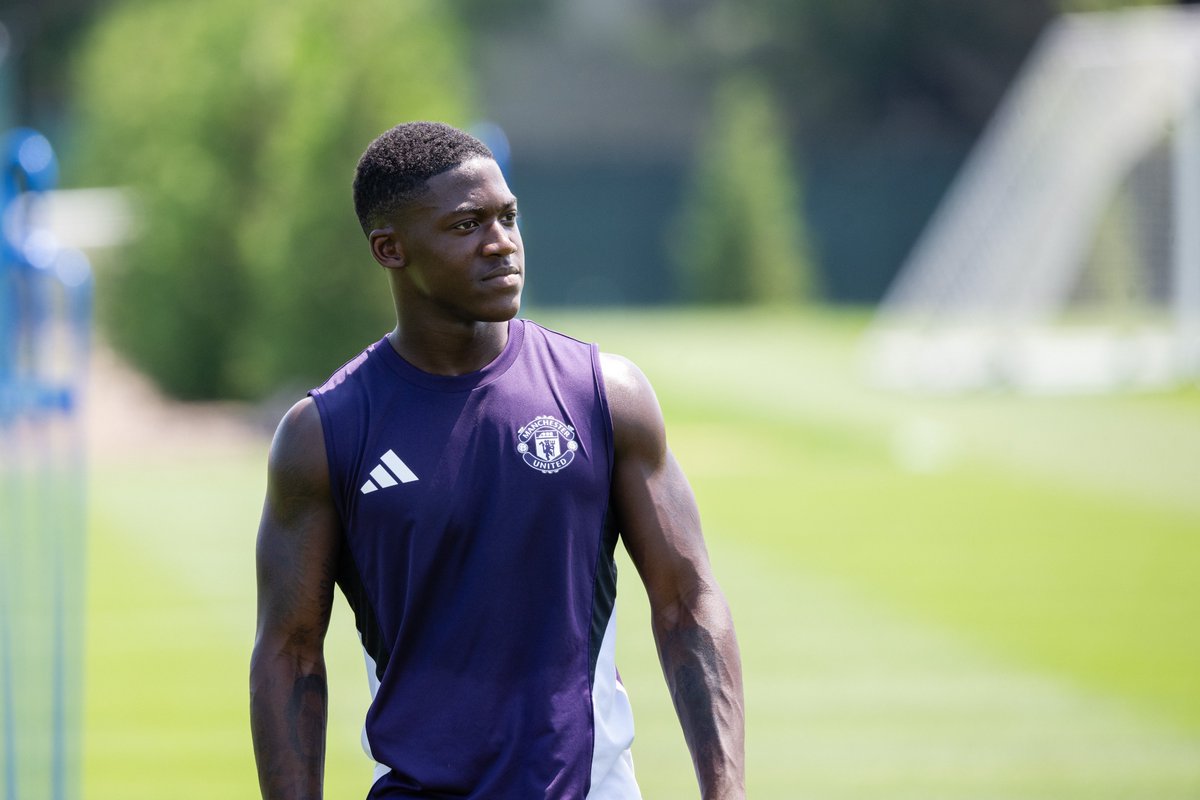 UnitedStandMUFC's tweet photo. 🚨 Kobbie Mainoo, Lisandro Martínez and Marcus Rashford are all set to rejoin Manchester United after the PSG match, where the club heads to Ireland to continue their pre-season preparations. [@TyMarshall_MEN] #mufc https://t.co/KTVDlVK2Nx