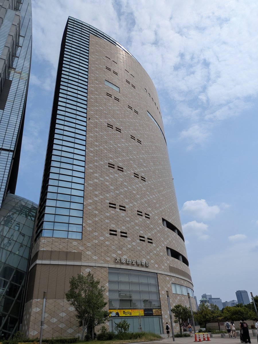 kuroneko3nya's tweet photo. #豊臣兄弟!
#大阪歴史博物館  #特別展

壷阪寺の #豊臣秀長公像
📷️④(右奥)が
間近②で
かぶりつき👀✨😂

展示は
書状·武具·茶道具·刀剣·美術品…
縁の品､歴史資料を万遍なく網羅👍

場所が #大阪城 🏯の隣りってのも良いね☺️

前期最終日
明日休館して明後日から後期展示

※④は壷阪寺(4月📷️) https://t.co/niXafxLX93