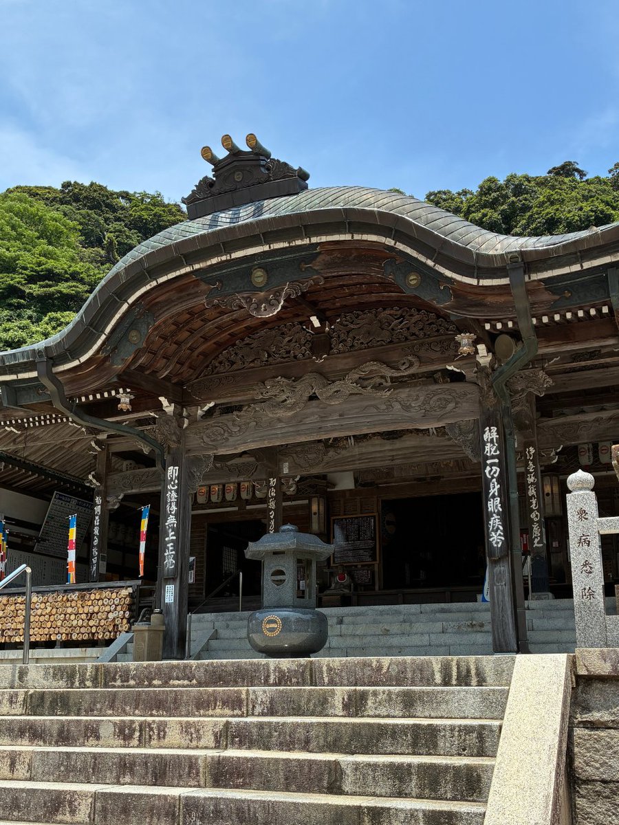 izumoguide's tweet photo. ⛩️あの丸菱商事の会食シーン、実は出雲市の #一畑薬師 ✨✨

「目のお薬師さま」で有名な標高200mの絶景スポット🌿
1300段の石段や涼やかな風鈴まつりも必見😊
お茶湯🍵や坐禅体験(事前予約)もおすすめです🙏

VIVANTの舞台、ぜひ訪れてみてください👀

一畑薬師
📍出雲市小境町803
https://t.co/yS79bcdP1T

#VIVANT #島根 #出雲