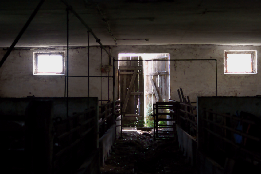 KempeXB1's tweet photo. #space #minimalism #lights #lostplaces https://t.co/bTWCPQADCN