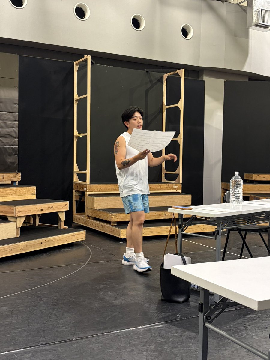 odakeisukestaff's tweet photo. 本日より
舞台『#いつかアイツに会いに行く -BEYOND THE MOON-』のお稽古が始まりました🚀

歌の練習をする䋝田をお届け💌

#いつアイ
#䋝田圭亮
@itsukaaitsuni https://t.co/hGIK9zoNww