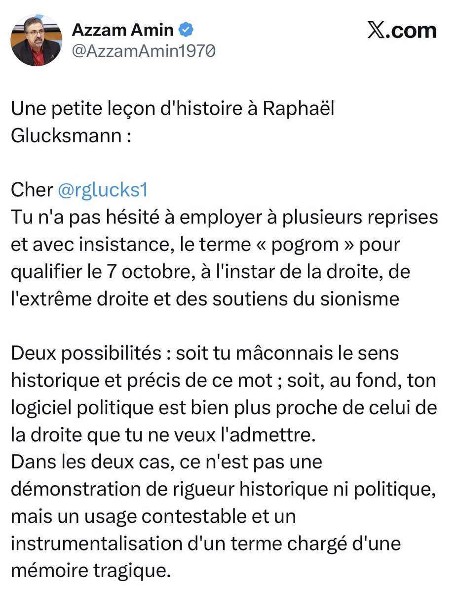 ChaRocher's tweet photo. 🔴Voici la vidéo ahurissante relayée par un élu LFI de Lyon où il est expliqué que le 7 octobre n’est PAS un pogrom mais une vengeance et que le Hamas n’est PAS antisémite par nature, il y a juste quelques-uns de ses membres qui sont peut-être à la marge antisémites (un peu comme chez les Insoumis…). Remettons les choses au clair pour ces menteurs qui légitiment des terroristes : dans sa charte de création, le Hamas revendique le jihad et sa principale mission est l’extermination des juifs. C’est écrit noir sur blanc. « le Mouvement de la Résistance Islamique aspire à l'accomplissement de la promesse de Dieu, quel que soit le temps nécessaire. L'Apôtre de Dieu -que Dieu lui donne bénédiction et paix- a dit : "L'Heure ne viendra pas avant que les musulmans n'aient combattu les Juifs (c'est à dire que les musulmans ne les aient tués), avant que les Juifs ne se fussent cachés derrière les pierres et les arbres et que les pierres et les arbres eussent dit : 'Musulman, serviteur de Dieu ! Un Juif se cache derrière moi, viens et tue-le. Un seul arbre aura fait exception, le gharqad qui est un arbre des Juifs" ». Cette façon de nous vendre une organisation terroriste comme de pauvres petits lapins des bois opprimés alors que ce même terrorisme a frappé plusieurs fois le sol français - dont Azzam Amin est censé être le représentant comme élu - est un putain de SCANDALE. Quel est le message ? Hormis d’affirmer son soutien aux ennemis de la France et de cracher son antisémitisme. C’est ÇA la France Insoumise : un parti qui explique qu’être antisémite et soutenir le terrorisme c’est juste une opinion qui se défend du moment qu’on qualifie cela de « sionisme » et de « résistance ». De grands malades.