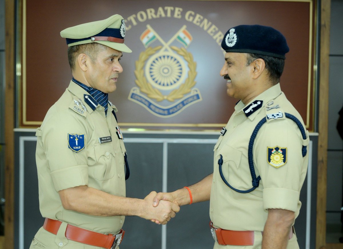crpfindia's tweet photo. Well-deserved promotion! 

​DG @crpfindia Shri @gpsinghips pipped the rank of Inspector General on Shri Dinesh Pratap Upadhyay, DIG, CoBRA Sector, at the CRPF Directorate in the presence of senior officers.
​Belonging to the 22nd DAGO batch, Shri Upadhyay is known for his dedicated service, leadership, and unwavering professionalism.

​DG CRPF and all ranks congratulate him and wish him continued success in his new role!

#NationFirst
#Vandematram150 
#MissionNaxalMuktBharat2026
@crpf_j
@CentralZoneCrpf
@northeast_zone
@southzone_hyd