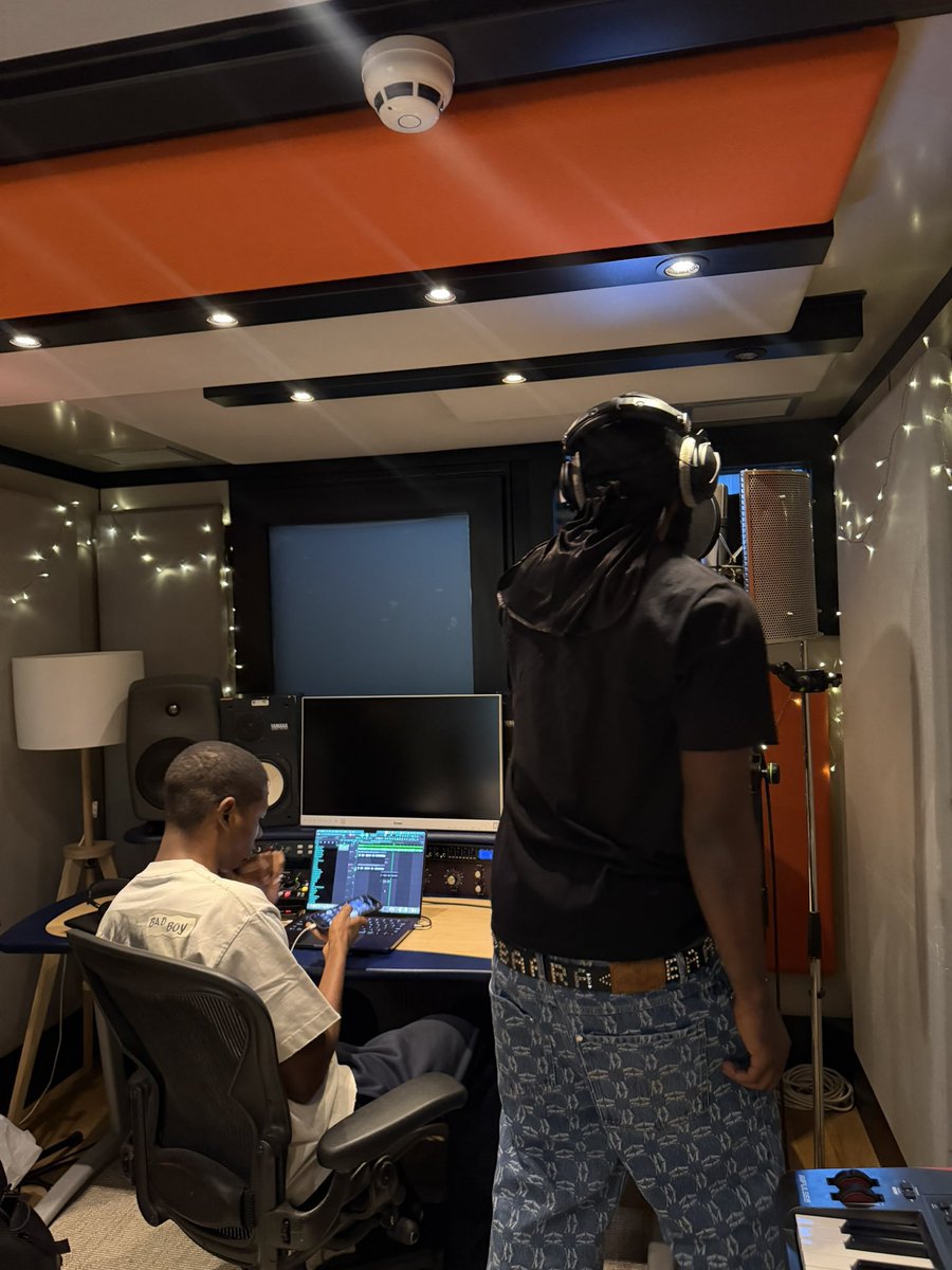 AlbumTalksHQ's tweet photo. SHOW DEM CAMP × ODUMODUBLVCK 

COLLAB ON THE WAY 🤩🔜 https://t.co/lpMudnBj3A