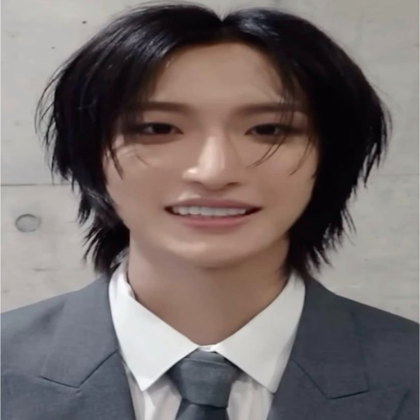 hwamelo's tweet photo. i love this genre of seonghwa photo https://t.co/3k1RdXScRa