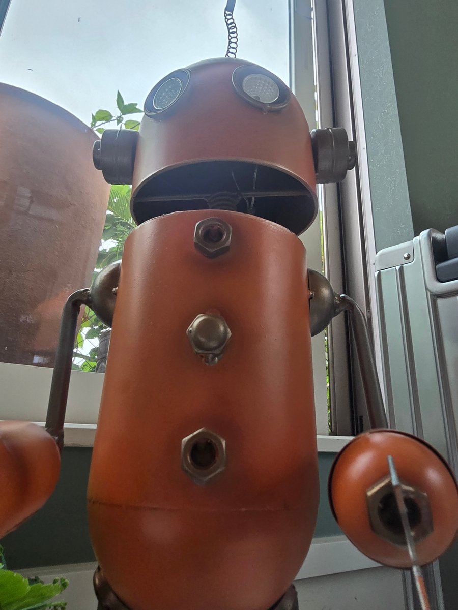 hirasawa's tweet photo. 「偉いわ、オジサン。超えたのね」

「いや、帰ったんだよ」

「地球譫妄生存史」第639章「トリクシーの筒」より。

またこんど！！ https://t.co/SlBU6xYTSX